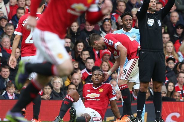 Van Gaal điếng người khi nghe tin sốc