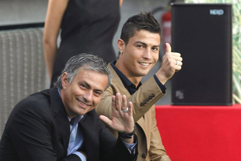 Chelsea vung hơn 100 triệu euro tậu Ronaldo