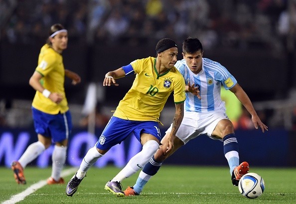 David Luiz bị đuổi, Brazil hòa may trước Argentina