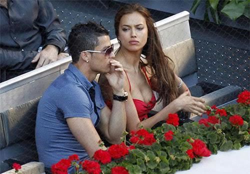 Ronaldo: Gái bỏ đi, chỉ xe trung thành
