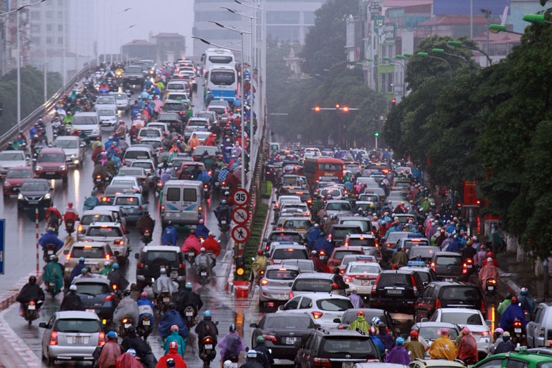 Ngột ngạt Hà Nội: 4 vạn dân 'chui' vào 1 phường