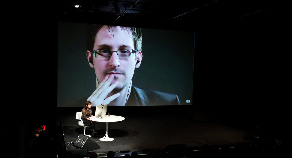 Snowden bị tố là nguyên nhân gây khủng bố Paris