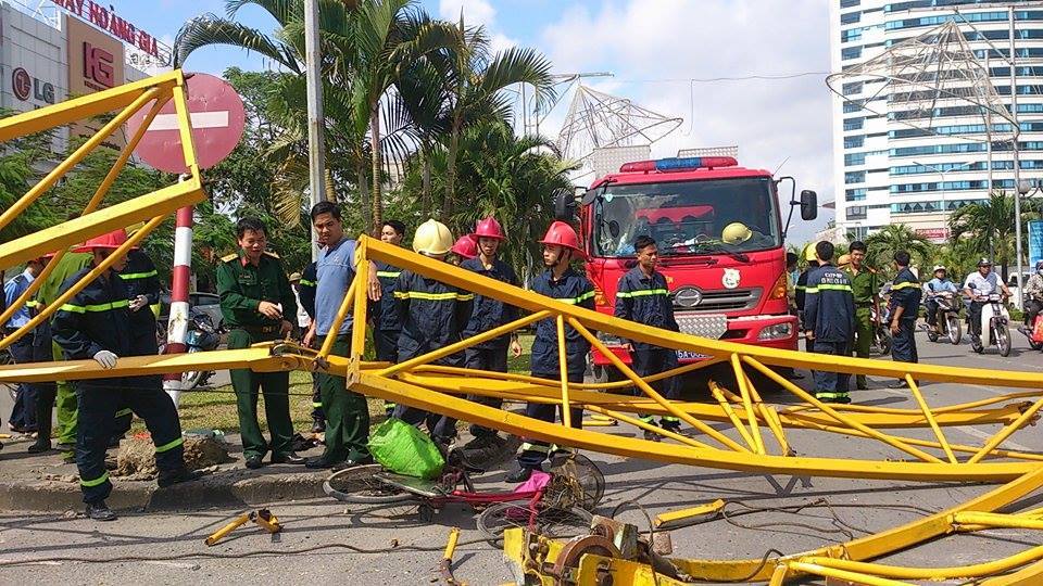 Hải Phòng: Sập cần cẩu hơn 70m, nhiều người thương vong