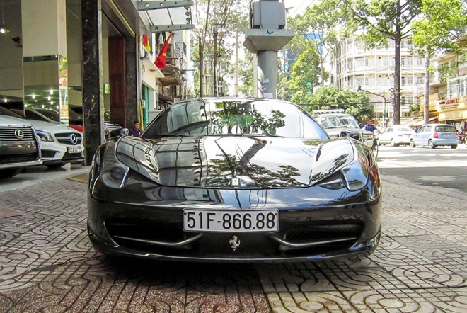 Siêu xe Ferrari 458 Italia biển số đẹp xuất hiện ở Sài Gòn
