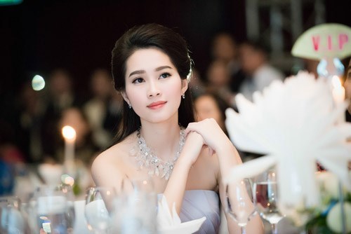 HH Đặng Thu Thảo bức xúc đề nghị dừng show của MC Thùy Minh