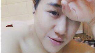 Tràn lan ảnh nude chat sex bị nghi của Trung Quân Idol