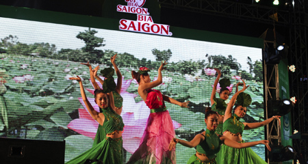 Nhiều show diễn hay trong Cup Bia Sài Gòn 2015