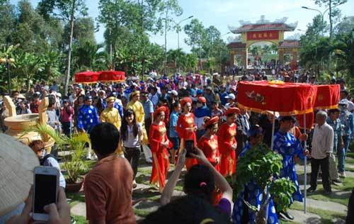 Cô dâu hãi hùng kể về tiệc cưới 'cho vàng cũng không làm lại'