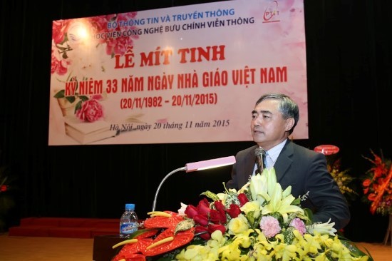 Thứ Trưởng Nguyễn Minh Hồng chúc mừng các nhà giáo ngành TT&TT