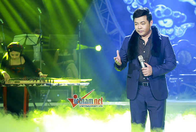 Quang Lê tái xuất sau scandal giành giật hotboy kẹo kéo