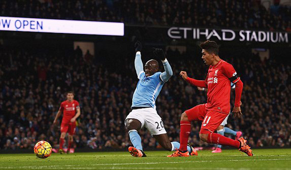 Đá thăng hoa, Liverpool nghiền nát Man City