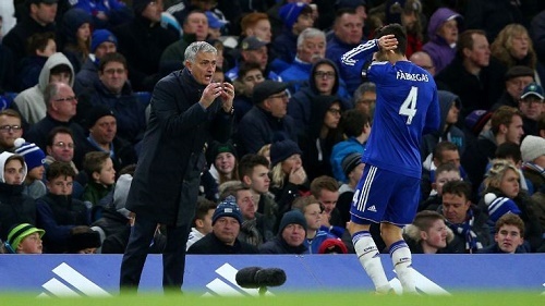 Mourinho thôi phét lác, thừa nhận bị phế truất