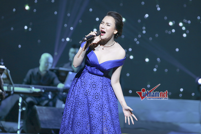 Hồ Quỳnh Hương béo trắng và hát rất tình