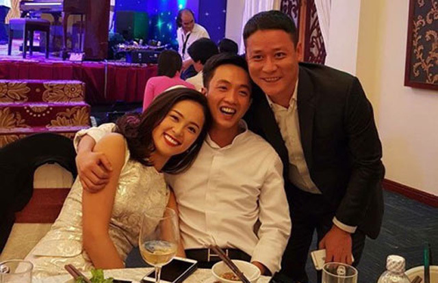 Loạt ảnh Cường Đô la và Hạ Vi thân mật ở quê nhà