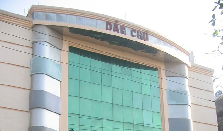 Lý do thực sự khiến rạp Dân Chủ phải đóng cửa là gì?