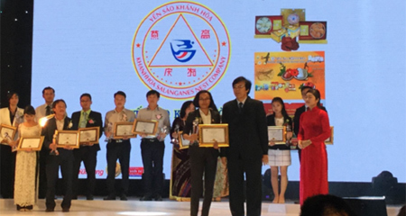 Yến sào Khánh Hòa nhận giải &apos;Tin &amp; Dùng&apos; 2015