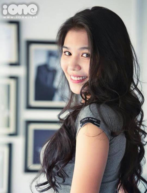 Cô nàng du học sinh chân dài, mặt xinh như hoa hậu