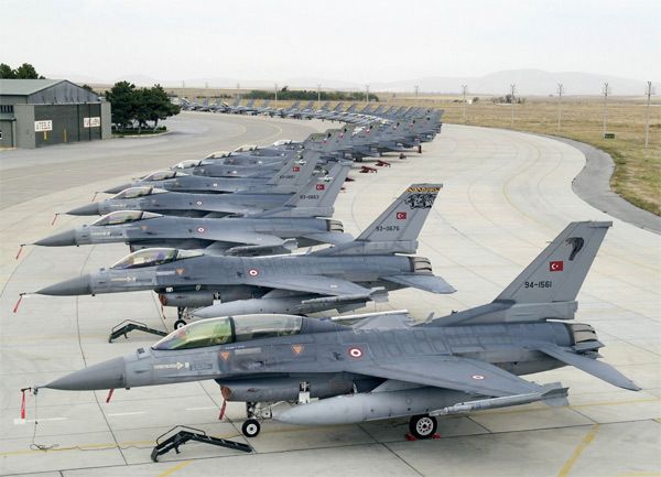 Vì sao 'lão tướng' F-16 hạ gục kiếm sĩ Su-24?