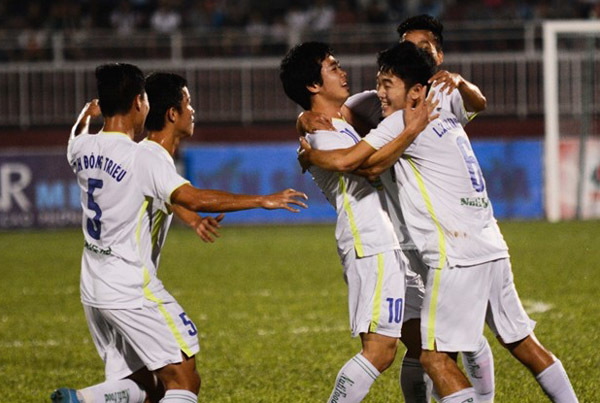 Siêu phẩm của Công Phượng mở tỷ số cho U21 HAGL