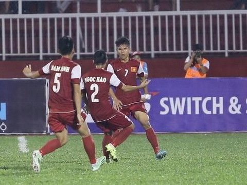 Lâm Ti Phông nâng tỷ số 2-1 cho U21 Việt Nam