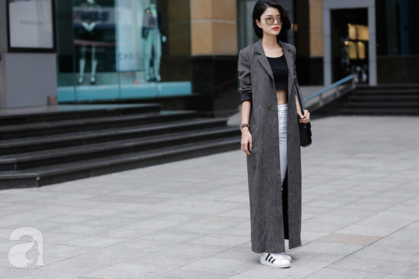 Street style cuối tuần: Quý cô Hà Thành diện đồ mát mẻ bất chấp thời tiết lạnh