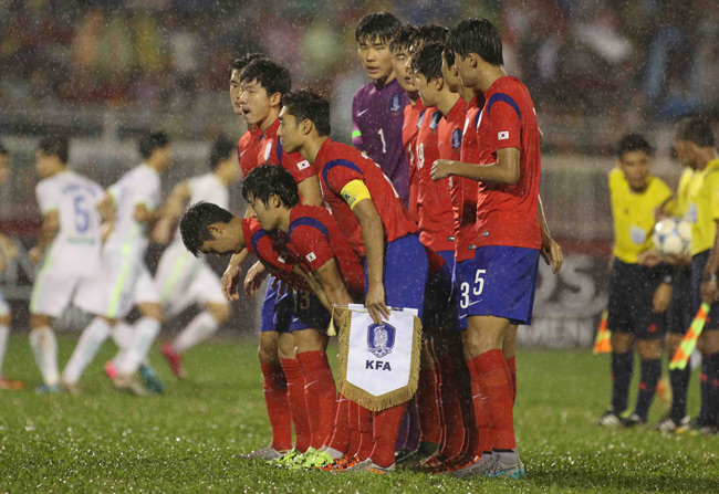 Chung kết U21 quốc tế bị la ó vì nạn...kính thưa