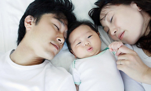 Cha mẹ đã vô tình 'kích dục' con thế nào?
