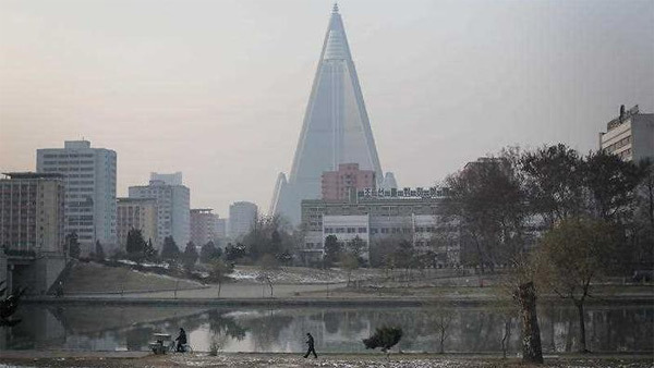 Triều Tiên dùng trực thăng kéo khách du lịch