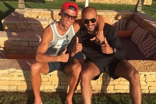 Sốc: Ronaldo đi thăm bạn trai 