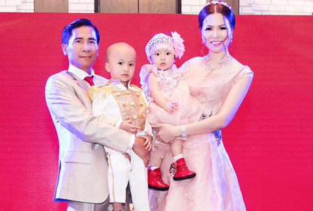 Lễ thôi nôi 2 tỷ đồng của con gái HH Bùi Thị Hà