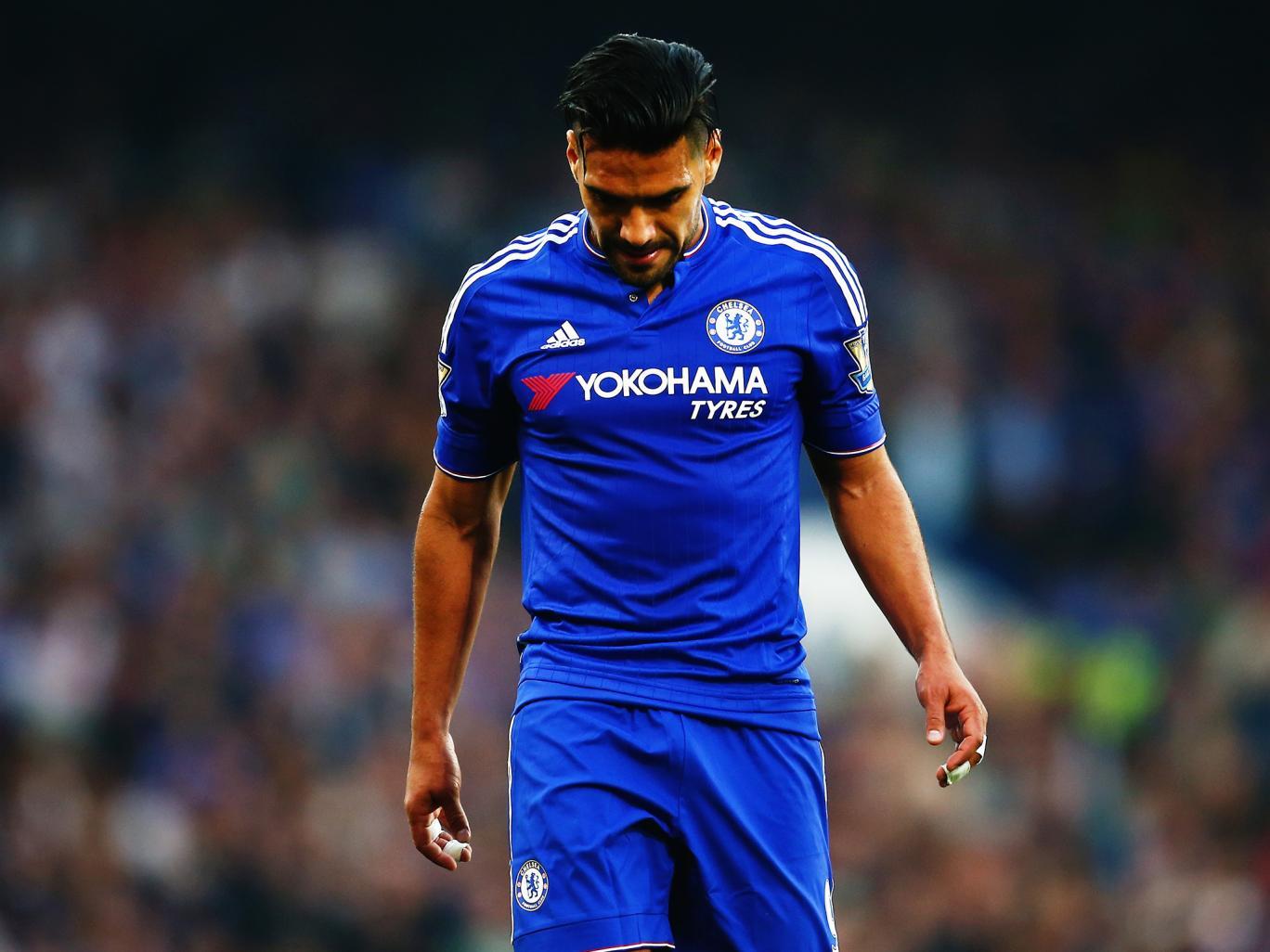 Falcao quá tệ, Chelsea vẫn phải giữ đến hết mùa