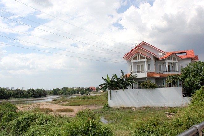 Mua biệt thự 10 tỷ: Ở 3 năm lỗ 3 tỷ
