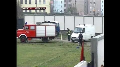 Choáng với cảnh chở cầu thủ chấn thương bằng xe cứu hỏa