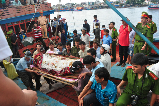 Người trên tàu cá Philippines bắn chết ngư dân Việt Nam