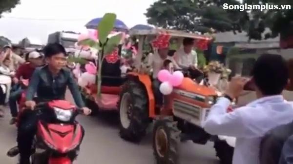 Rước dâu bằng máy cày