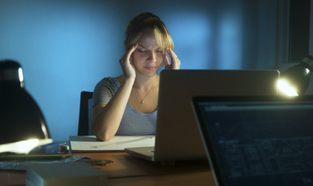 Vì sao mắt già khi ta trẻ?