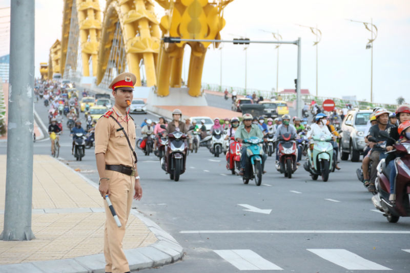 2 nữ công an thi tuyển đội phó CSGT