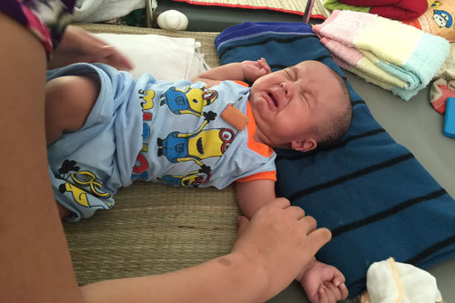 Con bệnh cần phẫu thuật, mẹ nợ đầm đìa