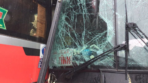 Bến xe Nước Ngầm náo loạn vì xe khách đâm loạn xạ