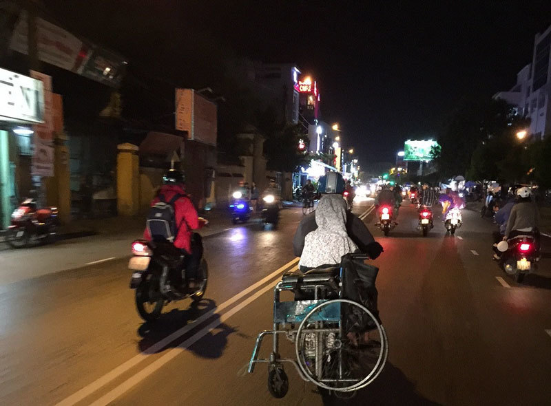 Bí mật bất ngờ của hai 'cha con' chuyên nghề ăn xin