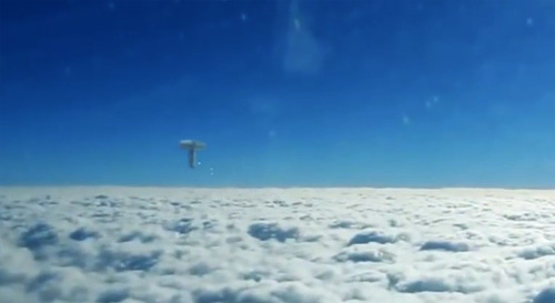 UFO khổng lồ nhả cầu sáng trên trời Ấn Độ