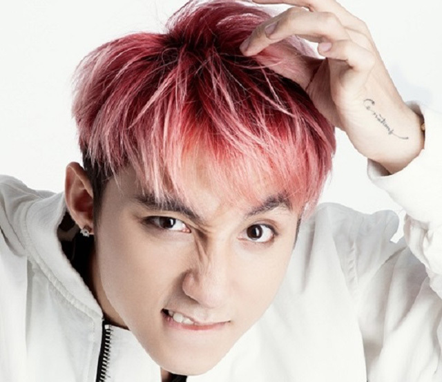 Sơn Tùng bất ngờ lọt Top 3 nghệ sĩ của năm