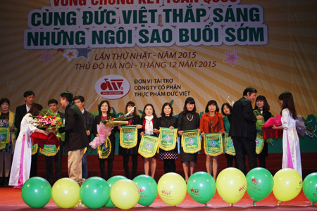 HS Mộc Châu nhận giải ‘Ngôi sao buổi sớm’ từ Đức Việt