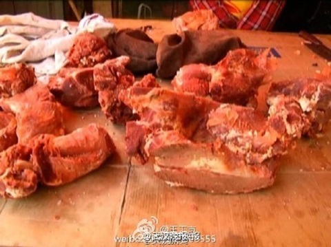 Hình ảnh gây sốc về thủ đoạn làm giả thịt bò từ lợn