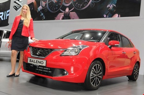 1.000 người xếp hàng mua ôtô Suzuki 180 triệu