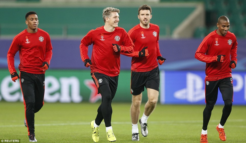 Thầy trò Van Gaal tươi rói, sẵn sàng tử chiến với Wolfsburg