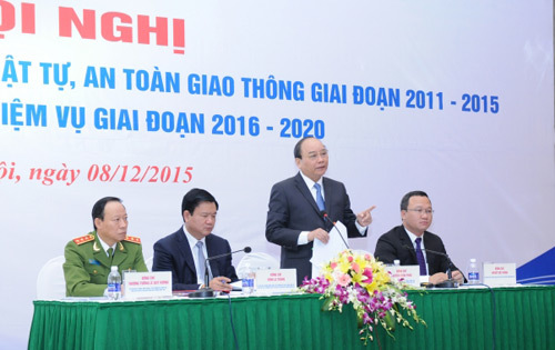 Báo động 2016 HN-TP.HCM ùn tắc nghiêm trọng