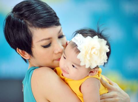 Nỗi buồn đằng sau sự kiêu hãnh của siêu mẫu làm mẹ đơn thân