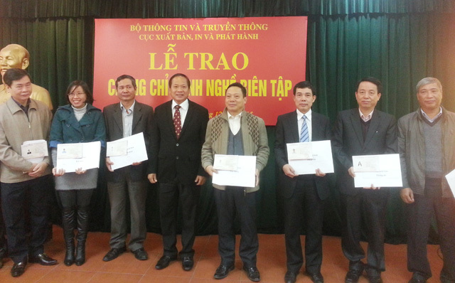 804 người được cấp chứng chỉ hành nghề biên tập viên