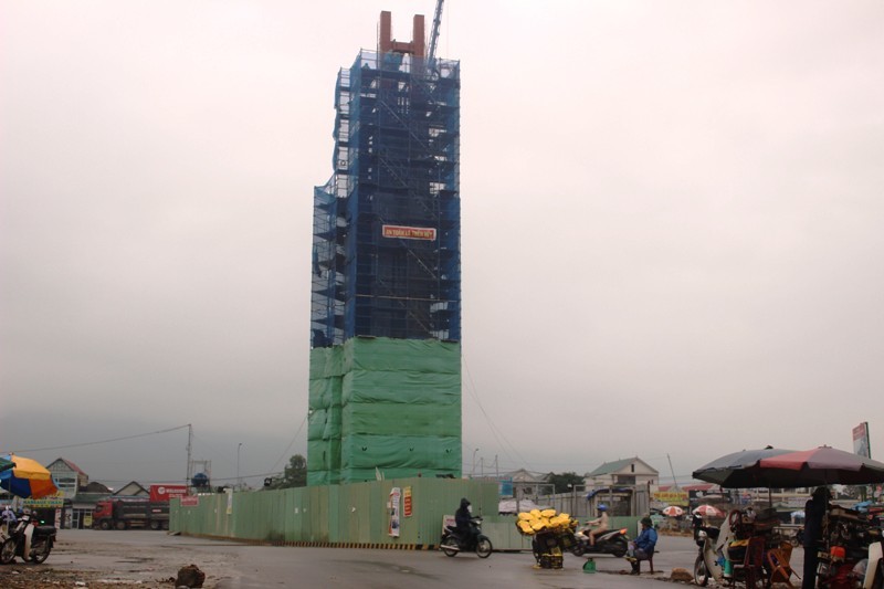Hà Tĩnh tuýt còi Formosa xây tháp 32m không phép